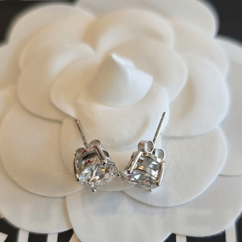 Moisannite Stud Earrings With Chanel Box.